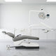 Unit dentar ONE Surge intr-o sala de chirurgie orala luminoasa