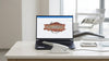 Scanner intraoral Fussen S6500 pe suport, langa laptop, intr-o clinica de implantologie